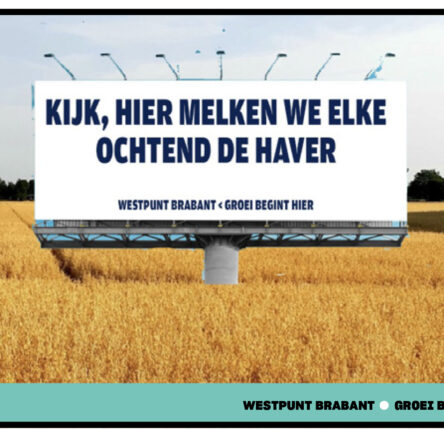 Billboard in haverveld: kijk hier meleken we elke ochtend de haver. West -Brabant West. Groei begint hier.